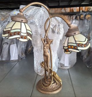 Lampada da tavolo design donna