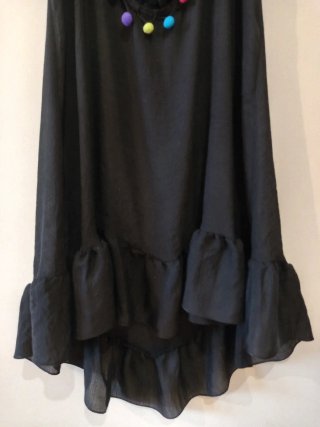 Vestido de playa o piscina negro con pompones
