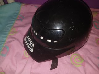 Casco de moto negro
