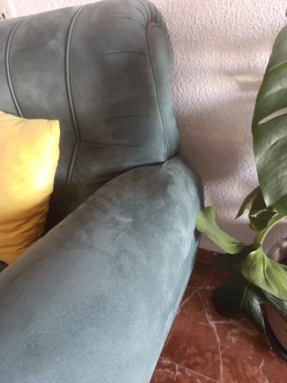 Sofá verde de terciopelo