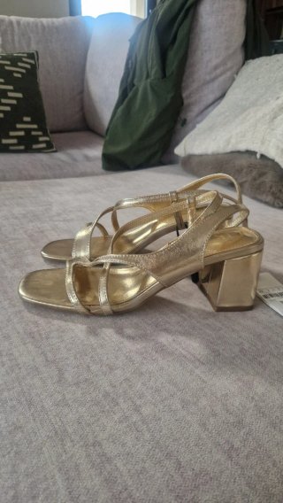 Sandalias doradas tacón ancho