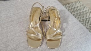 Sandalias doradas tacón ancho