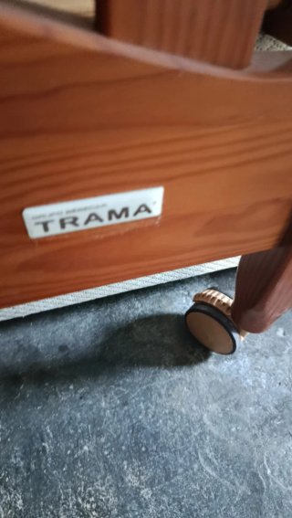 Cuna de madera con osito