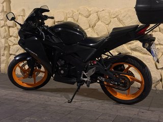 Honda CBR 125R Negra y Naranja