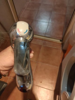 Grifo de lavabo plateado