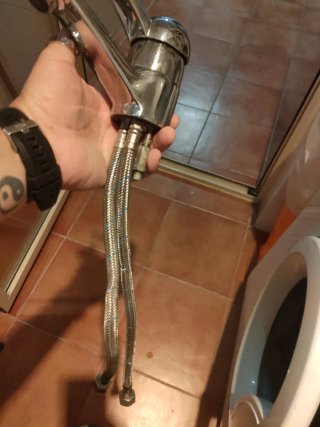 Grifo de lavabo plateado
