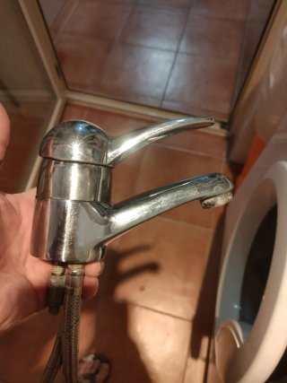 Grifo de lavabo plateado