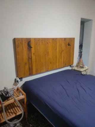 Cabezal de cama rústico de madera