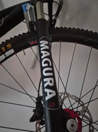 Bicicleta Felt Montaña Negra/Roja