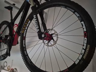 Bicicleta Felt Montaña Negra/Roja