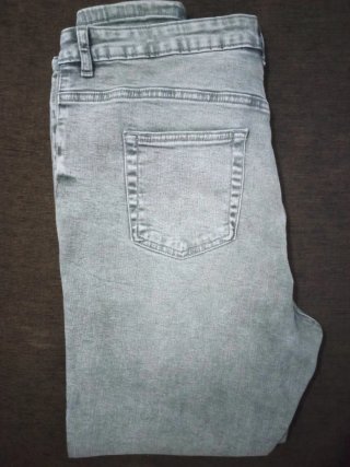 Pantalones vaqueros grises