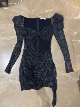 Vestido fiesta negro corto con hombreras
