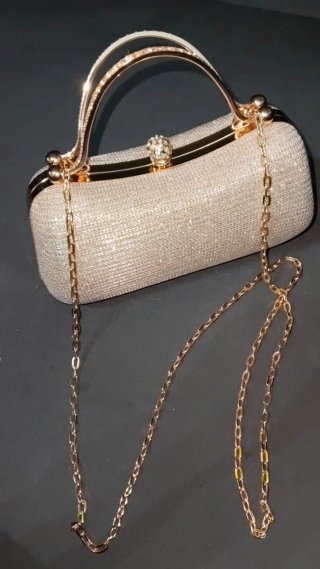 Bolso de fiesta dorado con pedrería