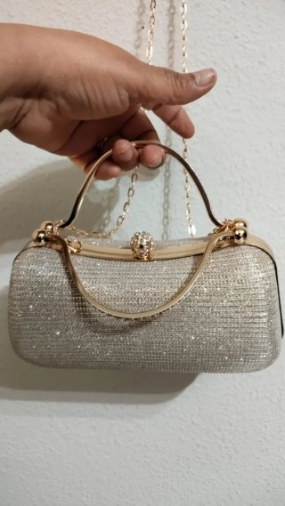 Bolso de fiesta dorado con pedrería