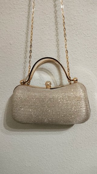 Bolso de fiesta dorado con pedrería