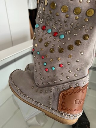 Stivali da donna con borchie grigie