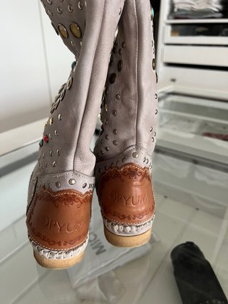 Stivali da donna con borchie grigie