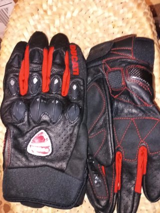 Guantes Ducati Negros y Rojos