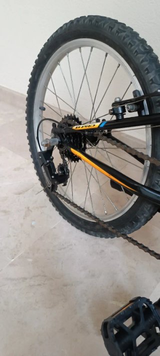 Bicicleta B-PRO Negra y Azul Cadete.
