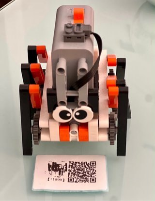 Araña LEGO con motor a pilas