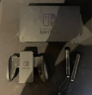 Nintendo Switch con Super Mario Maker 2 e accessori