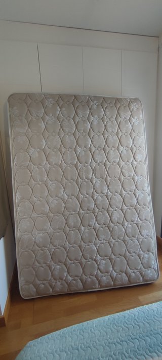 Colchón de muelles en perfecto estado