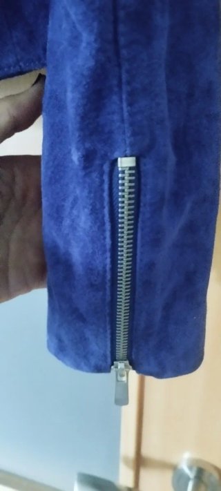 Cazadora ante azul eléctrico