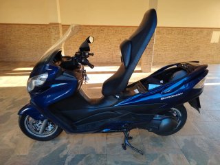 Suzuki Burgman 400 azul - Impecable