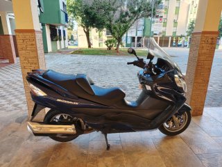 Suzuki Burgman 400 azul - Impecable