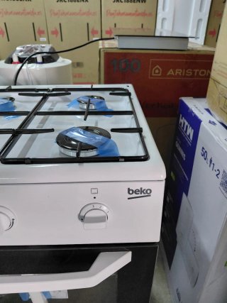 Cocina de gas Beko nueva con horno