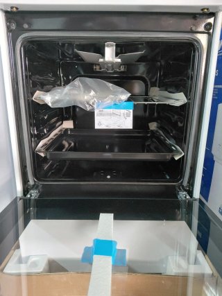 Cocina de gas Beko nueva con horno