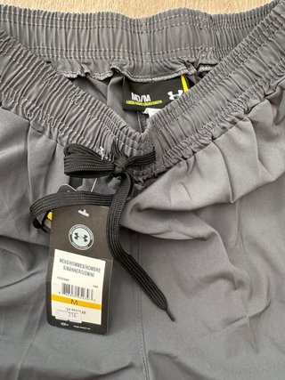 Pantalones cortos Under Armour grises talla M
