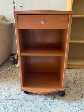 Mesita auxiliar con ruedas