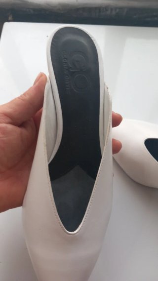 Zapatos de tacón blancos Gloria Ortiz