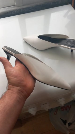 Zapatos de tacón blancos Gloria Ortiz