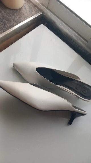 Zapatos de tacón blancos Gloria Ortiz