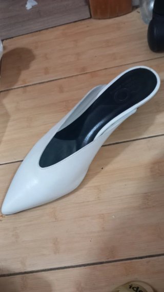 Zapatos de tacón blancos Gloria Ortiz