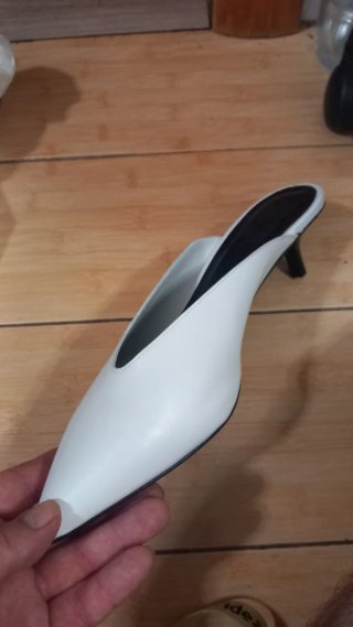 Zapatos de tacón blancos Gloria Ortiz