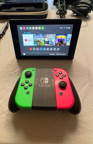 Nintendo Switch + Controller Pro + Accessori