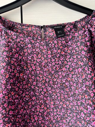 Blusa Lindex floral talla S