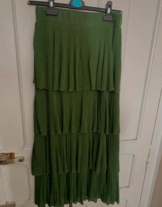 Falda Zara verde y negra en perfecto estado