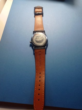Reloj Cuarzo Ultrafino Asimétrico