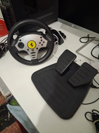 Volante Ferrari Thrustmaster PS1/PS2 + Pedales