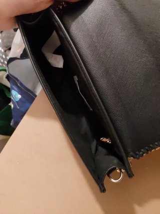Bolso Anna Field negro con cadena dorada
