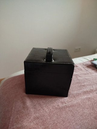 Joyero efecto piel con espejo y almacenaje