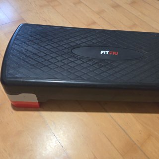 Step de gimnasio negro y rojo