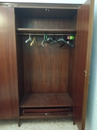 Armario antiguo de madera