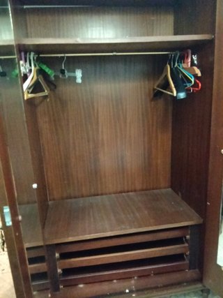 Armario antiguo de madera