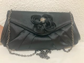 Bolso de fiesta negro Menbur con flor