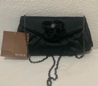 Bolso de fiesta negro Menbur con flor